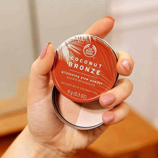Coconut Bronze Glistening Glow Powder - Image 4