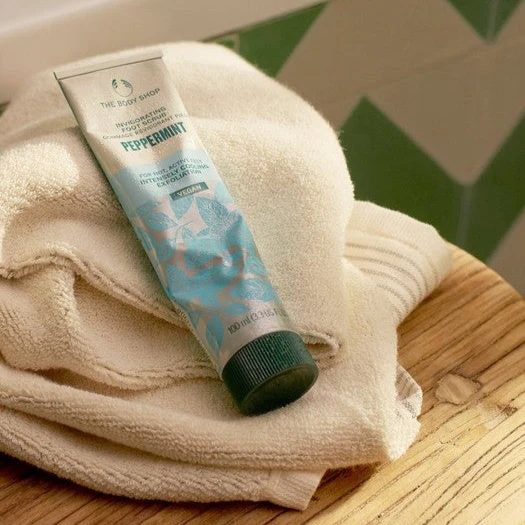 Peppermint Reviving Pumice Foot Scrub - Image 2