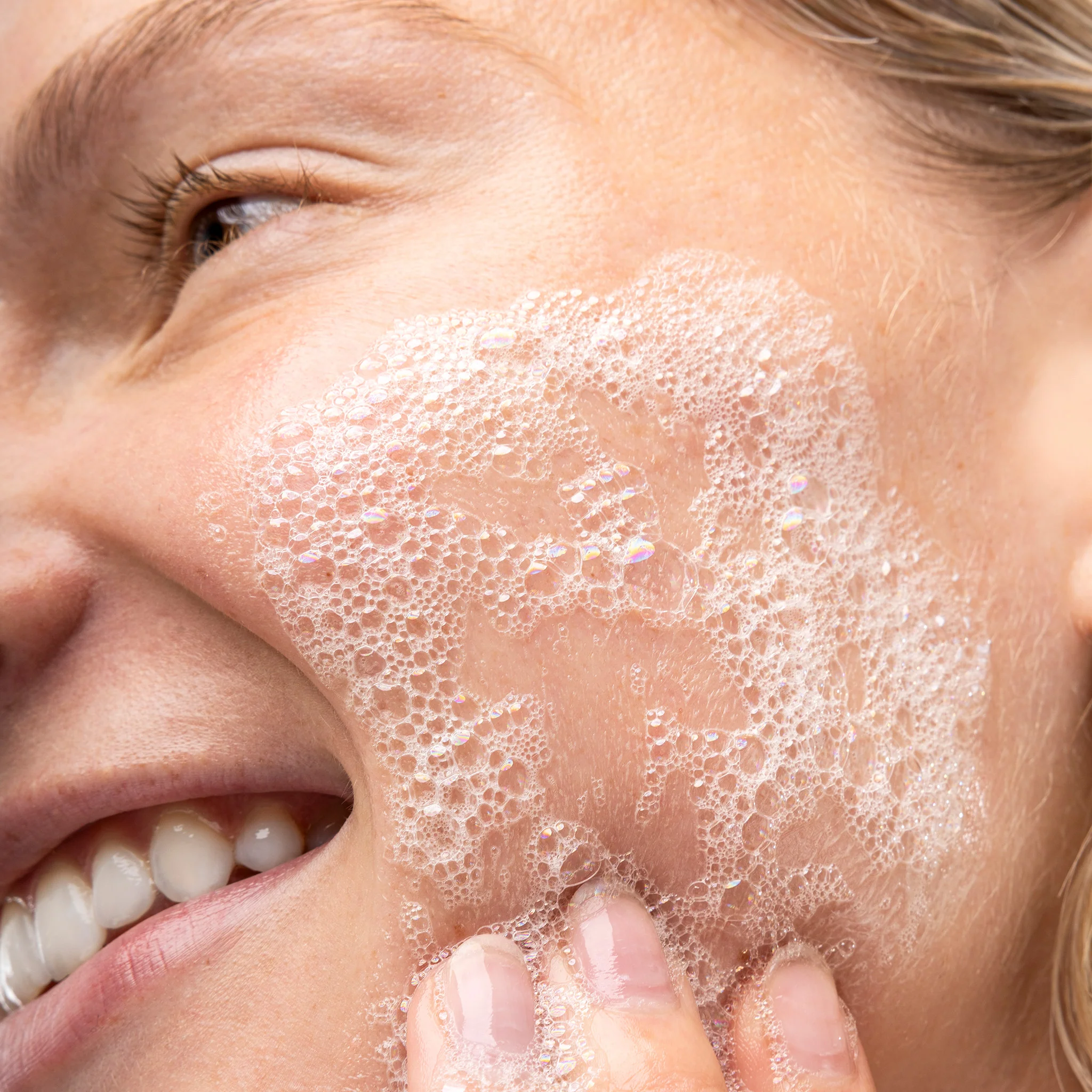 Tea Tree Skin Clearing Facial Wash - Image 4