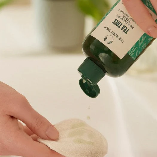 Tea Tree Skin Clearing Toner - Image 4